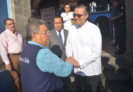 El gobernador Cuitláhuac García Jimenez presidio la Sesión de Coordinación para la Construcción de la Paz realizada en Coatepec. Lo acompañó el alcalde Enrique Fernández, y presidentes municipales del Distrito 09 Federal.