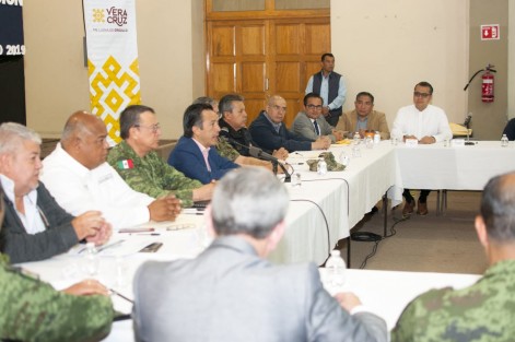 El gobernador Cuitláhuac García Jimenez presidio la Sesión de Coordinación para la Construcción de la Paz realizada en Coatepec. Lo acompañó el alcalde Enrique Fernández, y presidentes municipales del Distrito 09 Federal.
