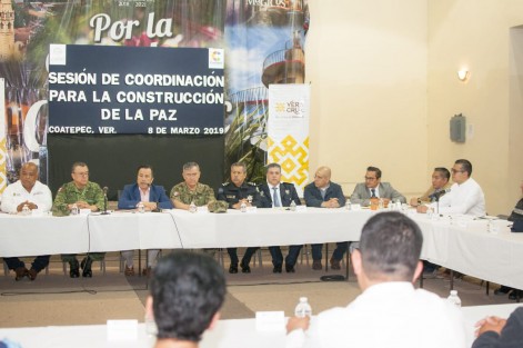 El gobernador Cuitláhuac García Jimenez presidio la Sesión de Coordinación para la Construcción de la Paz realizada en Coatepec. Lo acompañó el alcalde Enrique Fernández, y presidentes municipales del Distrito 09 Federal.