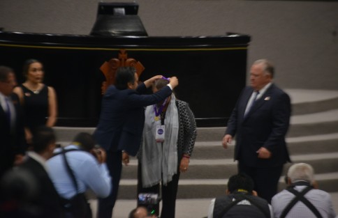 Por el sentido de solidaridad con migrantes que ha mostrado al mundo principios y valores hondamente arraigados en el pueblo mexicano, Norma Romero Vázquez, integrante del grupo Las Patronas de Amatlán de los Reyes, recibió la Medalla Premio Estatal de la Mujer Veracruzana 2019.