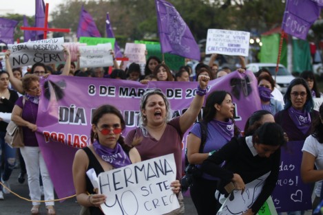 En la ciudad de Veracruz, diversos colectivos marcharon para conmemorar el Día Internacional de la Mujer. El evento se llevó a cabo sobre la avenida Independencia. 