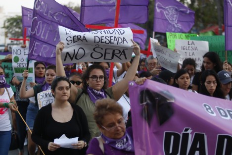En la ciudad de Veracruz, diversos colectivos marcharon para conmemorar el Día Internacional de la Mujer. El evento se llevó a cabo sobre la avenida Independencia. 