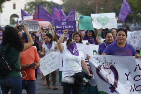 En la ciudad de Veracruz, diversos colectivos marcharon para conmemorar el Día Internacional de la Mujer. El evento se llevó a cabo sobre la avenida Independencia. 