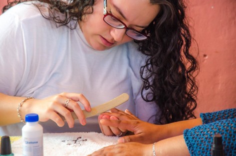 Por ser un día especial para las mujeres, se agasajó a las niñas, mujeres y jóvenes con servicio de belleza por parte de la Escuela Industrial de Xalapa: cortes de cabello, maquillaje, peinado y polish.