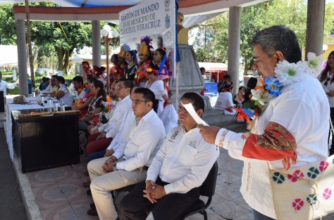 El ayuntamiento de Teocelo que encabeza Mario Chama Díaz recibió el Bastón de Mando de parte de la Gubernatura Estatal Indígena, Ignacio Romero López y de la representante del Gobernador del Estado Xóchitl Molina González directora de asuntos indígenas del Gobierno de Veracruz.
