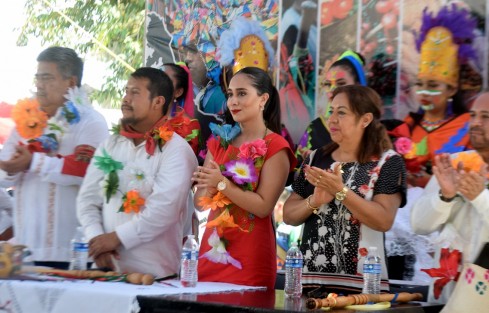 Destacó la presencia de la directora del DIF municipal, Mara Chama Villa y de los ballets conformados por niños de esta localidad y quienes mostraron la riqueza cultural del mismo. 