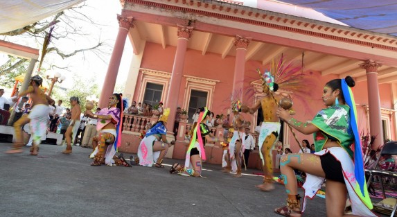 Destacó la presencia de la directora del DIF municipal, Mara Chama Villa y de los ballets conformados por niños de esta localidad y quienes mostraron la riqueza cultural del mismo. 