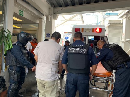 15 estudiantes de secundaria resultaron lesionados esta mañana al quedarse sin frenos la camioneta en que como cada día se trasladaban a su centro de estudios en Otates, sobre la  carretera estatal Actopan-Xalapa.  Fueron trasladados para su revisión a hospitales de Xalapa. 