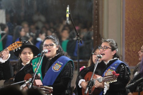 Con mucho éxito se llevó a cabo el Miércoles de Casino en el Casino Jalapeño, que en esta ocasión presentó a la Tuna Femenil de la Universidad Veracruzana, que deleitó al público que llenó el Salón Espejos del tradicional edificio de la capital. 