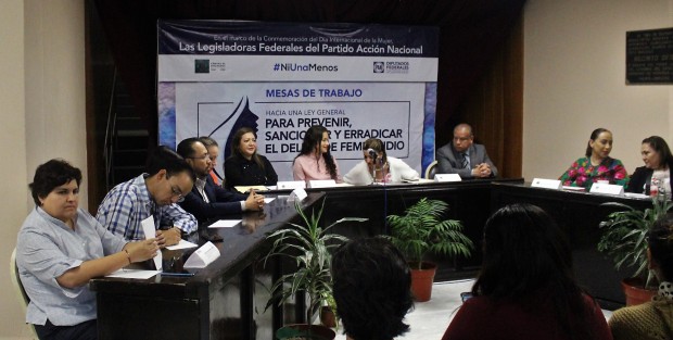 En el Congreso del estado de Veracruz, se llevó a cabo, este viernes, el foro público y mesas de trabajo para crear la Ley General para Prevenir, Sancionar y Erradicar el Delito de Feminicidio, presentado por el Grupo Legislativo de Acción Nacional de la LXIV Legislatura del Honorable Congreso de la Unión, así como diversos legisladores locales de la entidad.