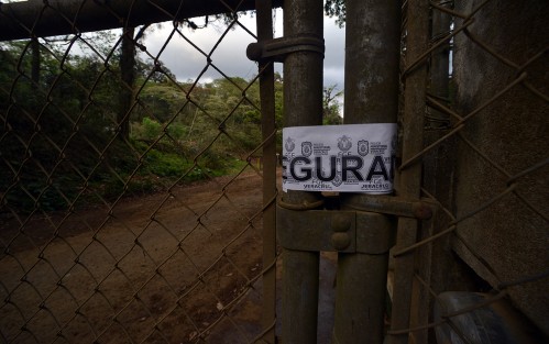 Desde las 11 de la mañana de este viernes, el basurero de El Tronconal quedó clausurado por la Fiscalía General del Estado, por lo que los camiones regresaron cargados de basura a sus instalaciones en la Av. Rébsamen. Se prevé que hasta el martes se reiniciaría la colecta.