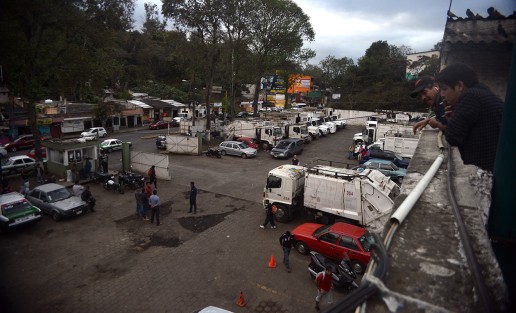 Desde las 11 de la mañana de este viernes, el basurero de El Tronconal quedó clausurado por la Fiscalía General del Estado, por lo que los camiones regresaron cargados de basura a sus instalaciones en la Av. Rébsamen. Se prevé que hasta el martes se reiniciaría la colecta.