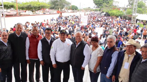 Más de 20 mil trabajadores de la educación de todo el estado se congregaron en Misantla para conmemorar 35 años del fallecimiento del maestro Alfonso Arroyo Flores, fundador del Equipo Político, corriente mayoritaria al interior de la Sección 32 del SNTE.
