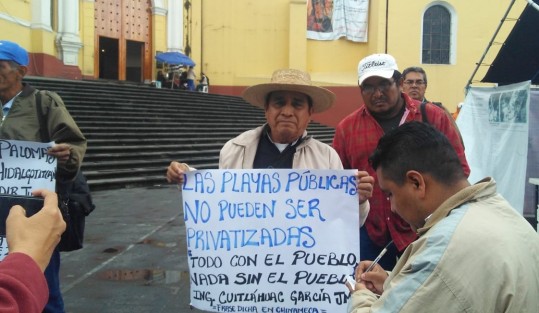 Habitantes de Hidalgotitlán acusan al C. Armando Ortiz de quererse adjudicar playas en Playa Hermosa  Veracruz.  