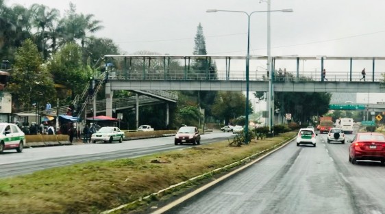 Luego de las 2 de la tarde quedó liberado el paso por la carretera Xalapa- Veracruz, frente a oficinas centrales de la SEV, en tanto el plantón continúa en la entrada, mientras continúa el diálogo.  