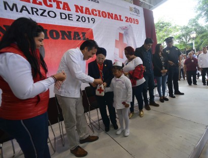  El gobernador Cuitláhuac García Jiménez arrancó en compañía de diputados locales  y autoridades municipales la Colecta Nacional de la Cruz Roja e invitó a la población en general a colaborar con esta noble causa.  