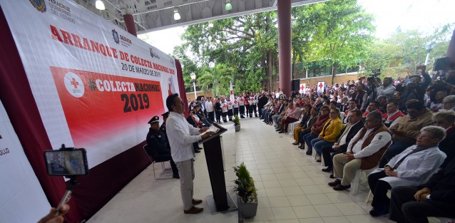  El gobernador Cuitláhuac García Jiménez arrancó en compañía de diputados locales y autoridades municipales la Colecta Nacional de la Cruz Roja e invitó a la población en general a colaborar con esta noble causa. 