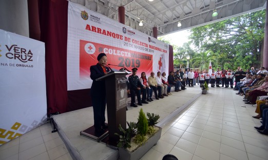  El gobernador Cuitláhuac García Jiménez arrancó en compañía de diputados locales y autoridades municipales la Colecta Nacional de la Cruz Roja e invitó a la población en general a colaborar con esta noble causa. 