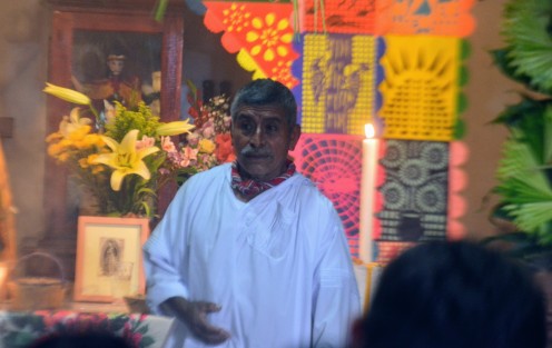 El ritual de inauguración de la Cumbre Tajín inicia en la Casa de los Abuelos, donde el gobernador Cuitláhuac García Jiménez presentó sus respetos y escuchó los consejos de los sabiduría ancestral totonaca. 