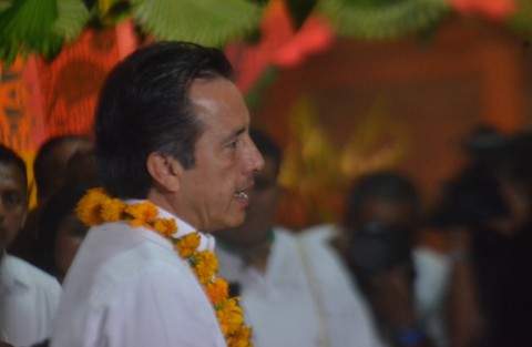 El ritual de inauguración de la Cumbre Tajín inicia en la Casa de los Abuelos, donde el gobernador Cuitláhuac García Jiménez presentó sus respetos y escuchó los consejos de los sabiduría ancestral totonaca. 