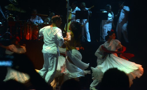 El famoso espectáculo internacional <em>Jarocho</em> hizo su presentación estelar en la primera noche de Cumbre Tajín, Festival de la Identidad, que este miércoles inició sus actividades culturales y artísticas en el parque temático Takilhsukut. 