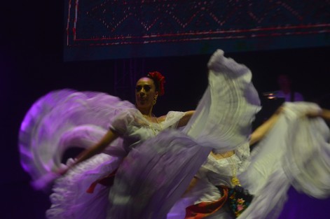 El famoso espectáculo internacional <em>Jarocho</em> hizo su presentación estelar en la primera noche de Cumbre Tajín, Festival de la Identidad, que este miércoles inició sus actividades culturales y artísticas en el parque temático Takilhsukut. 