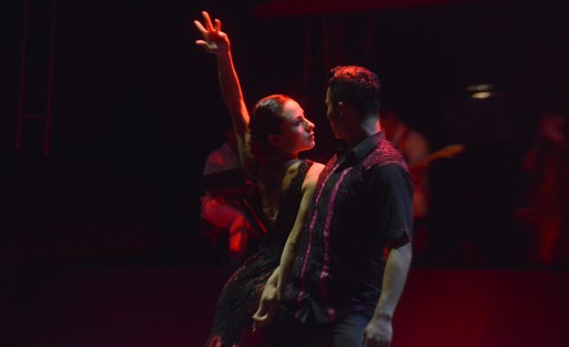 El famoso espectáculo internacional <em>Jarocho</em> hizo su presentación estelar en la primera noche de Cumbre Tajín, Festival de la Identidad, que este miércoles inició sus actividades culturales y artísticas en el parque temático Takilhsukut. 