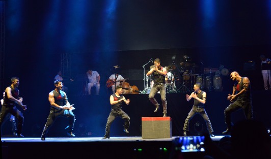El famoso espectáculo internacional <em>Jarocho</em> hizo su presentación estelar en la primera noche de Cumbre Tajín, Festival de la Identidad, que este miércoles inició sus actividades culturales y artísticas en el parque temático Takilhsukut. 