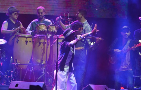 Segundo día de la Cumbre Tajín culminó con el rap totonaco de Juan Sant, la anarcocumbias de Amandititita, los ensambles de los grupos xalapeños Los Sonex y Los Aguas Aguas, y el legendario rock urbano y de protesta de La Maldita Vecindad y Los Hijos del Quinto Patio.  