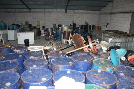 Elementos de la Secretaría de Seguridad Pública (SSP) desmantelaron un narcolaboratorio y una bodega en las inmediaciones de la localidad Las Mesillas, municipio de Tlalixcoyan, donde hallaron objetos relacionados con la producción de la droga sintética conocida como cristal.