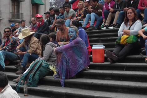 Movimientos y colectivos en defensa del agua realizaron el Carnaval del Agua en Plaza Lerdo para conmemorar el Día Mundial del Agua y exigir al gobierno federal echar atrás el decreto que durante la administración pasada levantó las vedas de las cuencas hidrológicas, dando pie a proyectos que afectan a las mismas y a las comunidades que dependen directamente de ellas. 