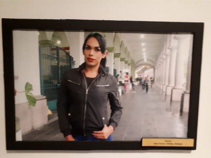 Imágenes captadas por la lente de Nina Ozuna en la ciudad de Xalapa, al lado de las de colegas latinoamericanos, llevaron al norte del continente una muestra de diversas facetas de la comunidad LGBTTI en sus países. 
