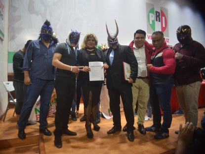 Hasta la una de la tarde se habían registrado seis candidatos. El primero fue Adolfo Jesús Rodríguez Arana quien acudió en compañía de su familia y Rosa Luna. La segunda Norma Prisilia quien se hizo acompañar por luchadores y deportistas xalapeños; le siguió  Damara Isabel Gómez Morales en compañía de Elijio. Saira Yadoc Castillo  con apenas unos seguidores también presentó registro.  