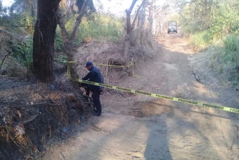 Elementos de la Secretaría de Seguridad Pública (SSP) localizaron una toma clandestina de hidrocarburo, en el kilómetro 74+500 del camino que conduce a la localidad San Ángel, municipio de Hueyapan de Ocampo. 