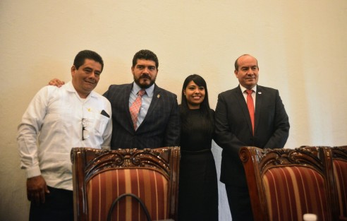 Zenyancen Escoba,r secretario de Educación; y Enoch Castellano, presidente nacional de la CANACINTRA, participaron en la firma de colaboración para el impulso y fortalecimiento del Modelo de Formación Dual.  