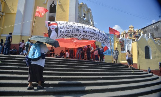 Integrantes del Frente Popular Revolucionario bloquearon por espacio de 20 minutos el centro de la ciudad de Xalapa, comentan que ya se cansaron de no ser escuchados.  