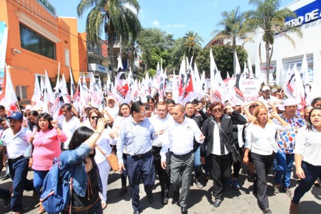 Integrantes del grupo Cardenista marcharon primeramente por la Avenida Ávila Camacho, creando tráfico hasta llegar a plaza Lerdo. Luego de al menos una hora comenzaron su marcha por avenida Revolución y se dirigían a el Congreso del Estado. Durante el transcurso se vio seriamente afectada la ya difícil vialidad.