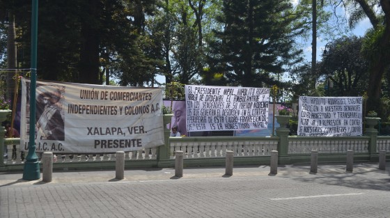 Íntegrantes de la Unión de comerciantes independientes y colonos AC, acusan al alcalde de Xalapa  de beneficiar a  los ambulantes de su partido.