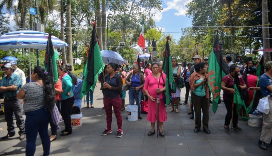 Íntegrantes de la Unión de comerciantes independientes y colonos AC, acusan al alcalde de Xalapa  de beneficiar a  los ambulantes de su partido.