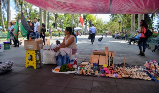 Íntegrantes de la Unión de comerciantes independientes y colonos AC, acusan al alcalde de Xalapa  de beneficiar a  los ambulantes de su partido.