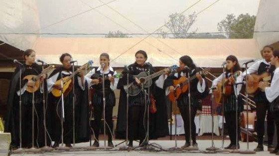 La Tuna Femenil de la Universidad Veracruzana en sus inicios.  TFUV