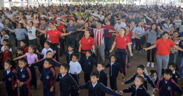 En Coordinación de Educación Física 17H  autoridades municipales de  Banderilla, Ver. y de la SEV, se realizó esta convivencia sana y pacífica entre la comunidad educativa a través de la  1ª  Activación Física Escolar <em>ACTÍVATE 2019</em>, en donde participan  los docentes a clase directa congregados en los sectores II, XII y XXV del nivel de Preescolar.