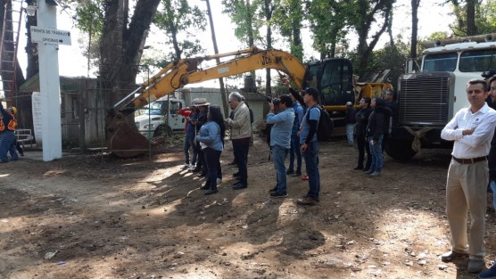Desde temprana hora, el alcalde de Xalapa, Hipólito Rodríguez, en compañía de fuerzas del orden municipal acudió al relleno sanitario del Tronconal para integrar recuperarlo, ya que acusa a la empresa Veolia de contaminar los alrededores, así como el arroyo San Juan.  