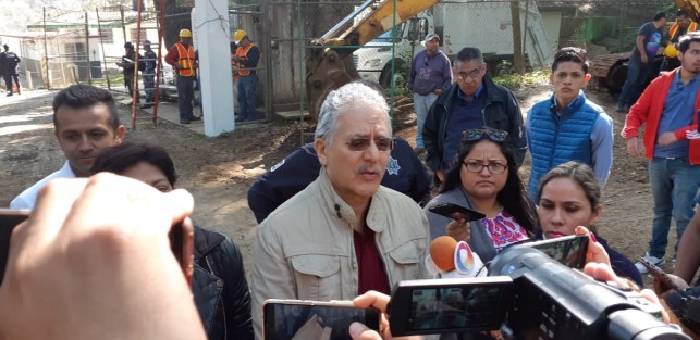 Desde temprana hora, el alcalde de Xalapa, Hipólito Rodríguez, en compañía de fuerzas del orden municipal acudió al relleno sanitario del Tronconal para integrar recuperarlo, ya que acusa a la empresa Veolia de contaminar los alrededores, así como el arroyo San Juan.  