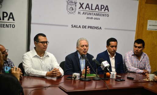 Alcaldes municipales de Xalapa, Coatepec, San Andrés Tlalnelhuayocan, Emiliano Zapata, Banderilla y Rafael Lucio, anunciaron que se hará una alianza para tratar el tema de los desechos sólidos de estas zonas. El plan según Hipólito Rodríguez es hacer un relleno en alguna de estas Zonas y que Xalapa aporte la mayoría de recursos y los demás municipios puedan utilizarlo. 