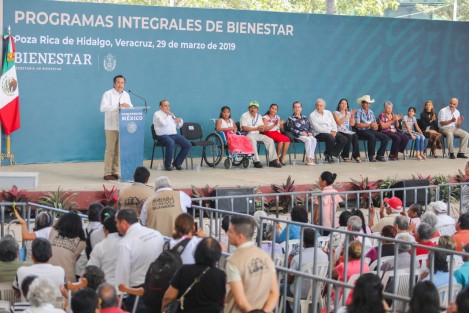 Durante la visita del presidente Andrés Manuel López Obrador, el gobernador Cuitláhuac García Jiménez anunció una inversión por más de 100 millones de pesos en obra pública y rehabilitación de carreteras de Coatzintla, Tihuatlán, Cazones y Poza Rica.  