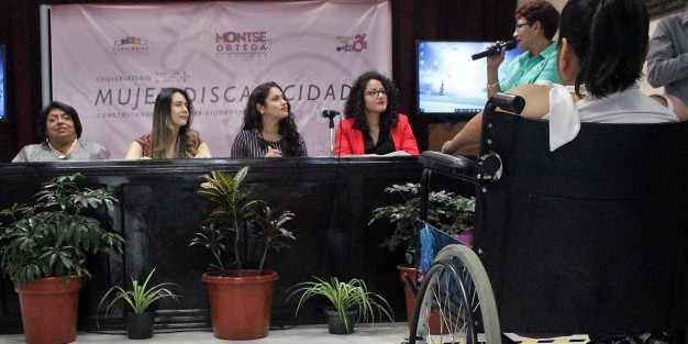 Acompañada por mujeres de distintas asociaciones civiles, previo al Conversatorio, la diputada del Grupo Legislativo del PAN, ofreció una conferencia de prensa, en donde señaló que la mujer con discapacidad sufre doble discriminación, por ser mujer y por su discapacidad