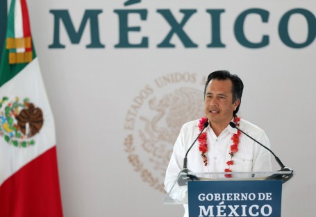 El gobernador Cuitláhuac García Jiménez informó que el próximo mes de abril se materializarán las primeras obras en la zona norte. <em>Quiero hacer aquí patente el agradecimiento al Presidente de la República por su apoyo para rehabilitar las carreteras de Veracruz</em>  . 

