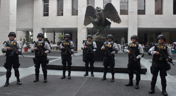 Elementos del IPAX filmaron un promocional en el Palacio Legislativo. 
