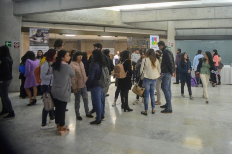 En espacio resultó insuficiente para los asistentes y se notó la completa ausencia de los legisladores.